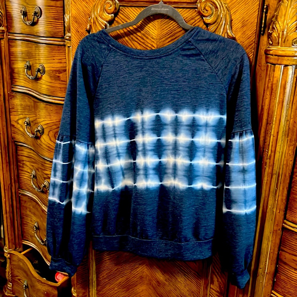 Like new loose fitting Knox Rose slip over top.